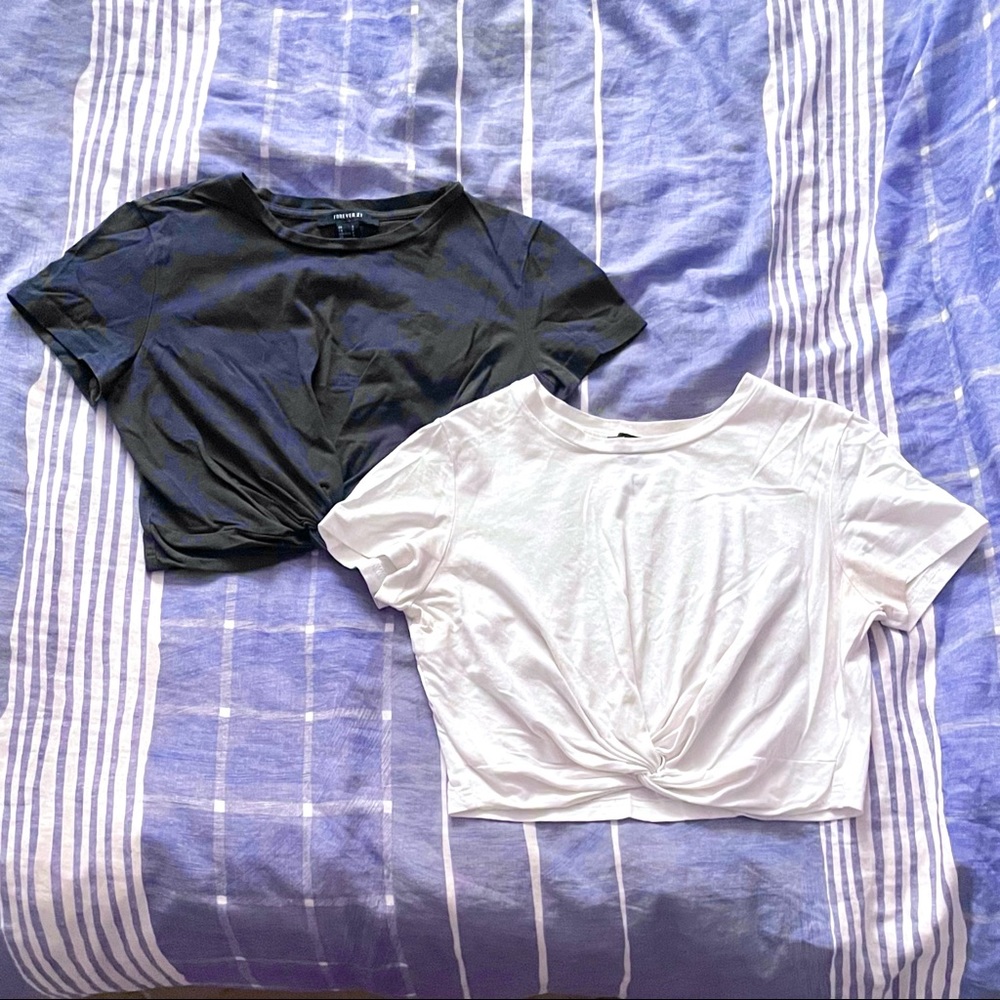 Forever 21 Twisted Knot Crop Top (Navy & White) [Size S] 💙